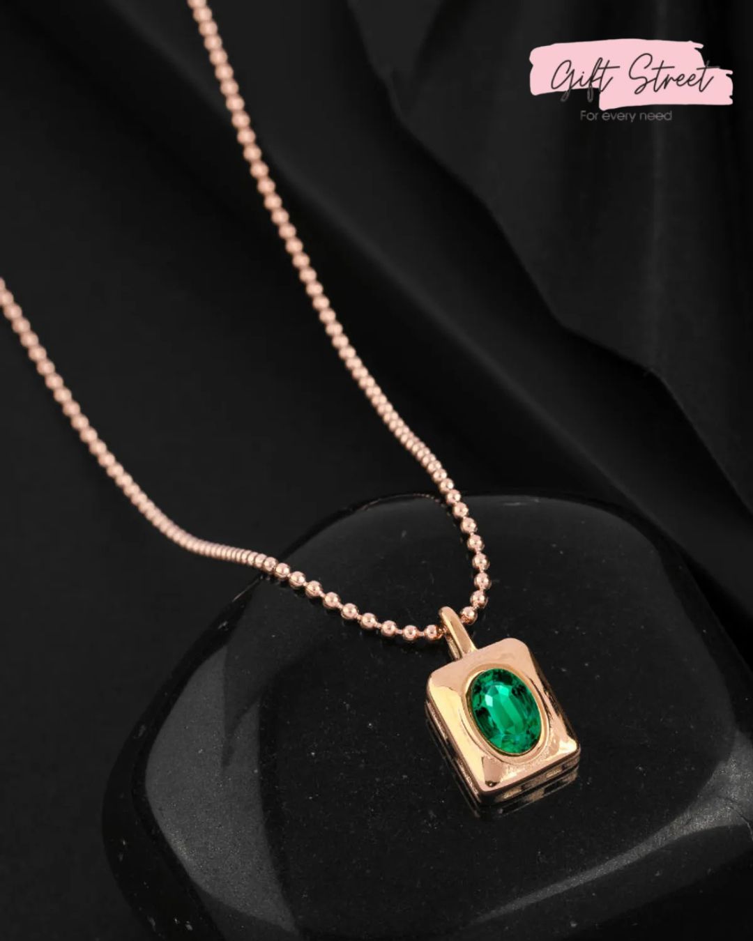 Exquisite Radiance with Dazzling Green Diamonds and Elegant Rose Gold Design