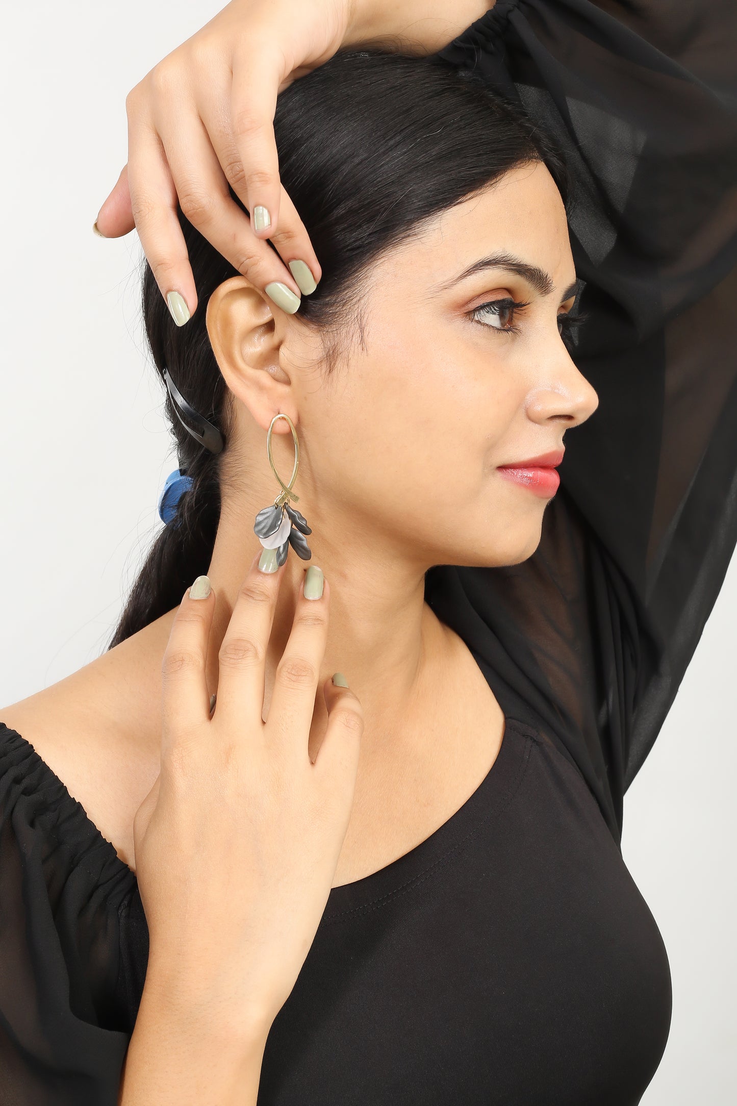 Dainty Leaf Dangle Earrings