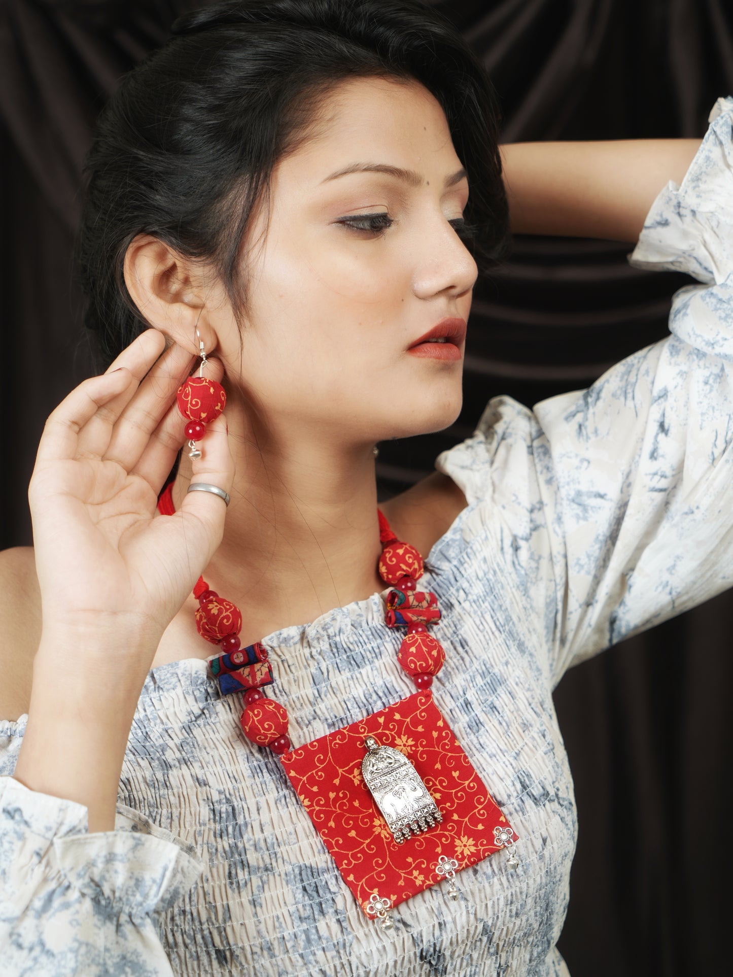 Red Elephant Handmade Nacklace With Earrings