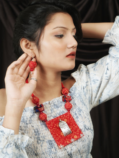 Red Elephant Handmade Nacklace With Earrings