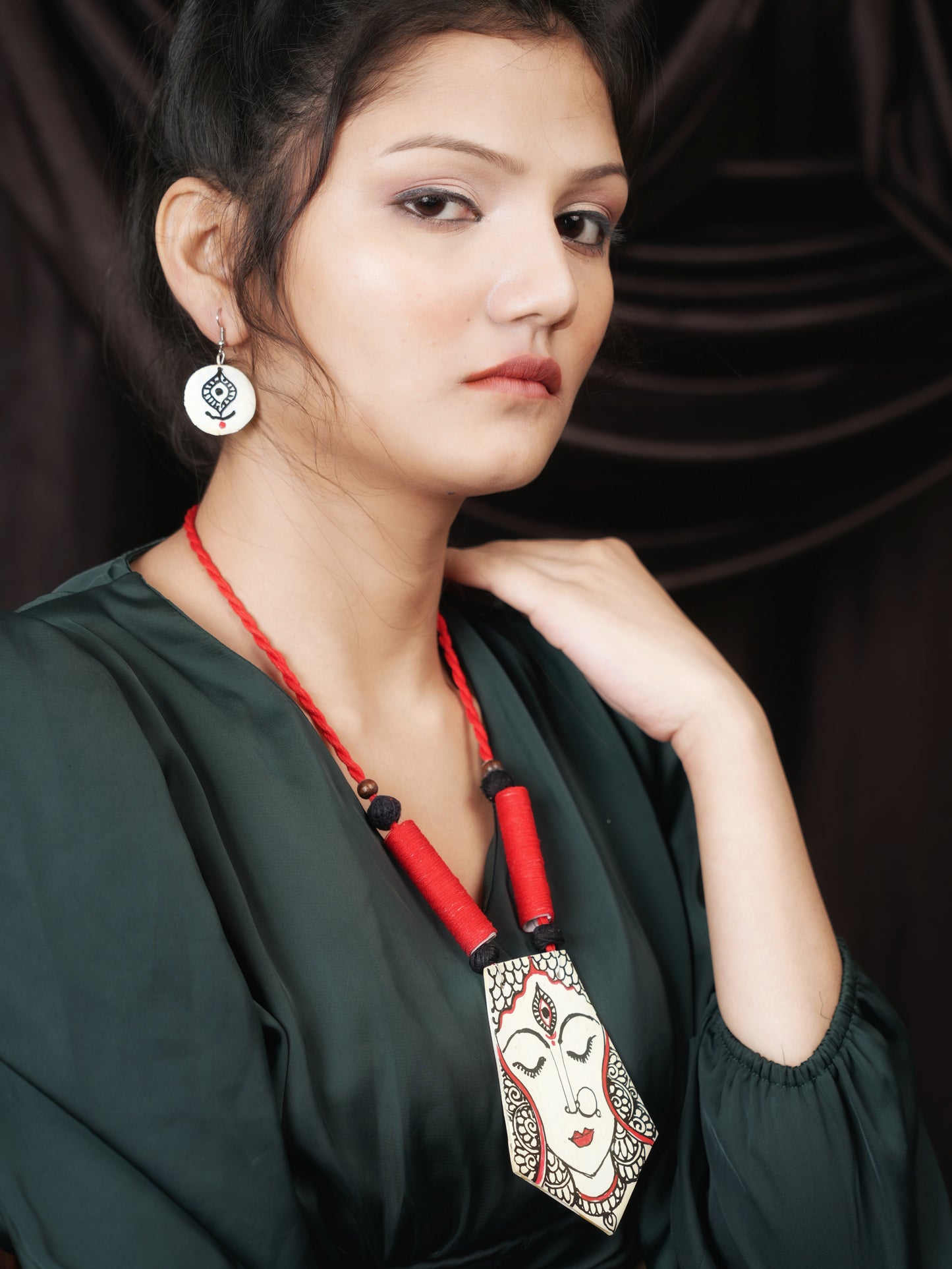 Red Black Handmade Nacklace & Earrings