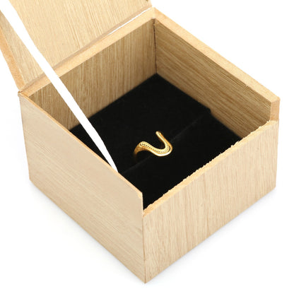 Stylish “U” ring